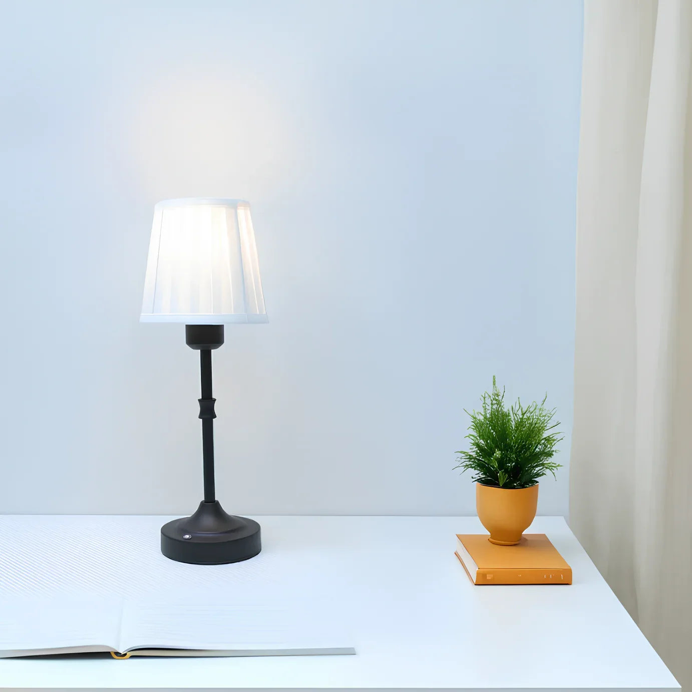 Classical Grace Table Lamp - illumexa