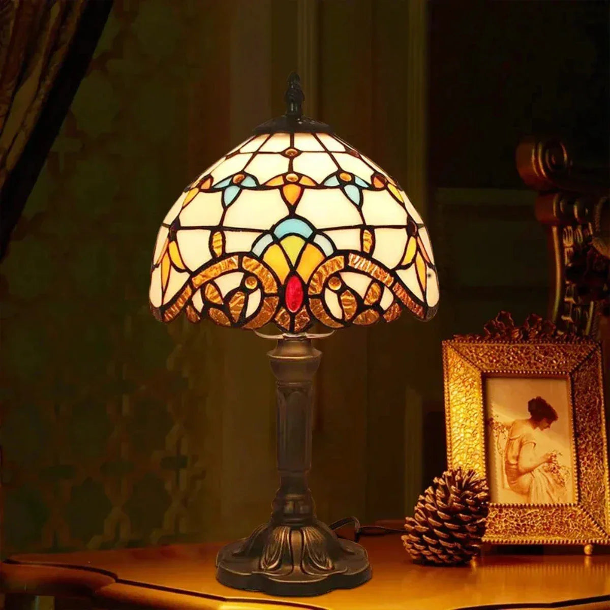 Antique Stained Glass Lamp - illumexa