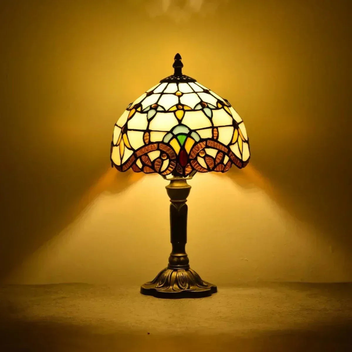 Antique Stained Glass Lamp - illumexa