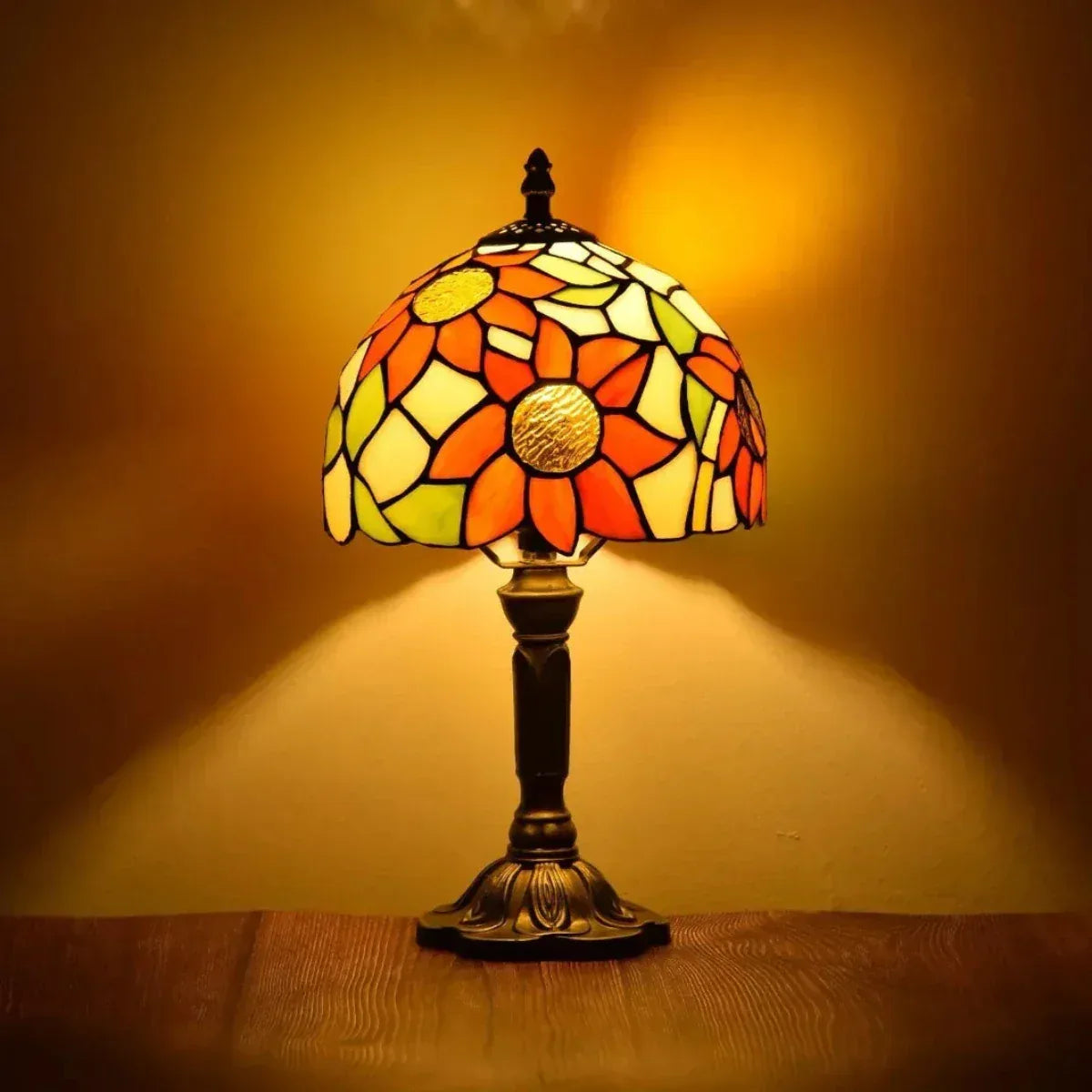 Antique Stained Glass Lamp - illumexa